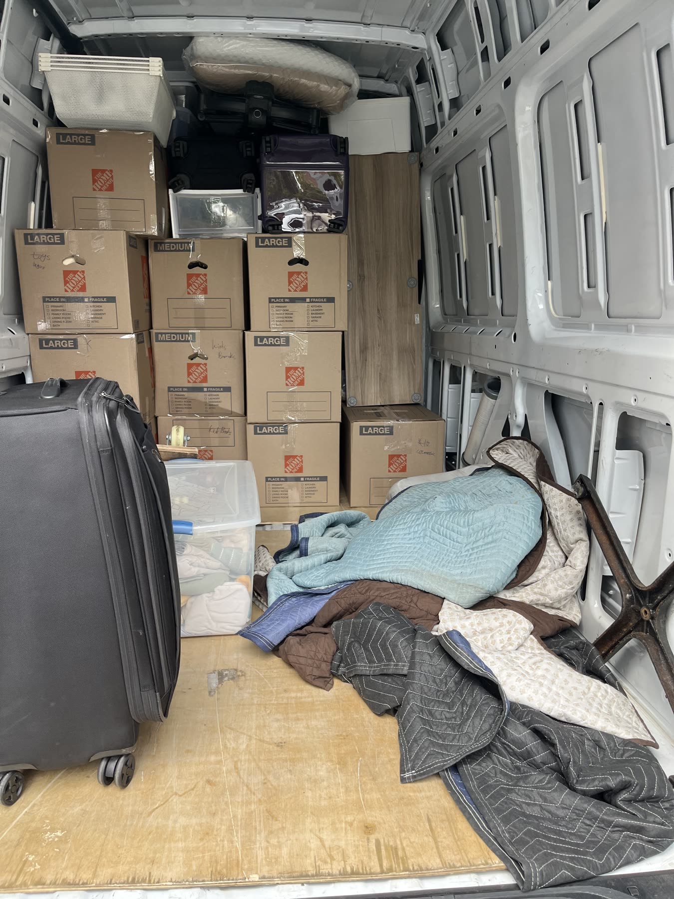 山东大汉搬家:家具行李装车